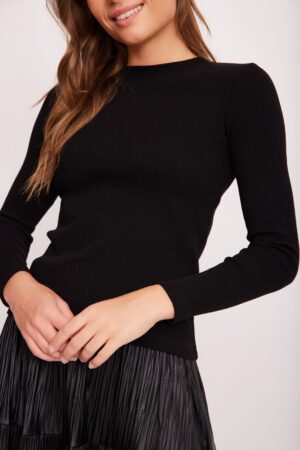 חליפה שחורה נוחה לאירועים מיוחדים או ליום יום, אופנה אופנתית ואיכותית.