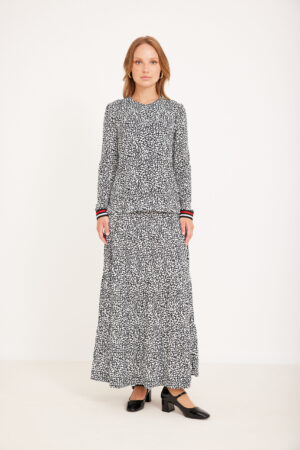 חולצת פרינט וסרטים