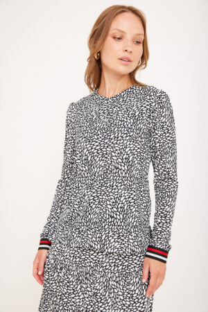 חולצת פרינט וסרטים