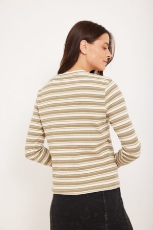 מסגור אופנת נשים לנוחות ולסטייל, פריט אופנתי נעים ללבוש.