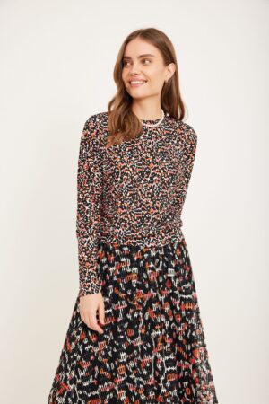 שמלה אופנתית בנחשול צבעוני, נוח ללבוש ויפה להדגשת סטייל.