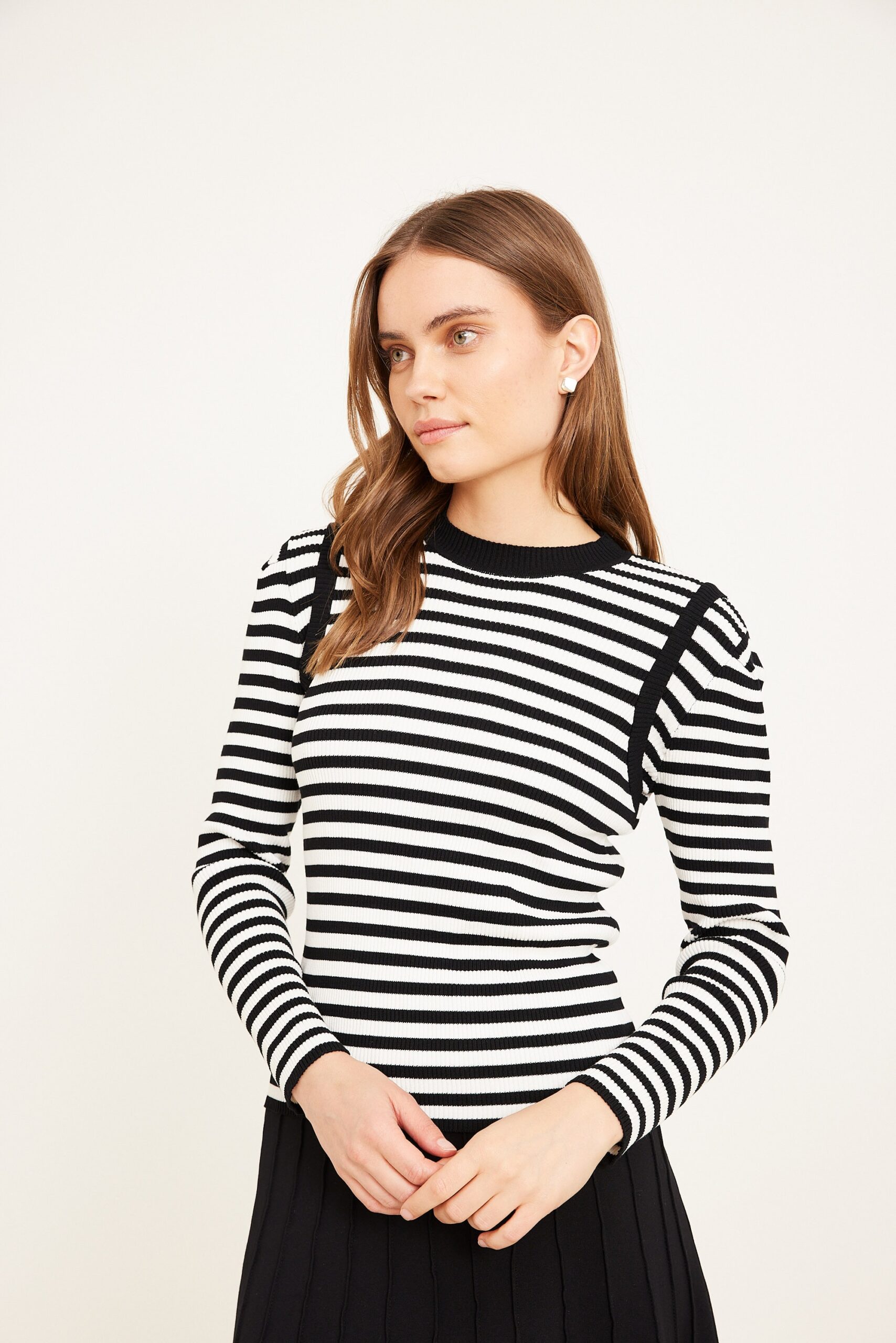 סריג אפודה שחור לבן סריג אפודה שחור לבן