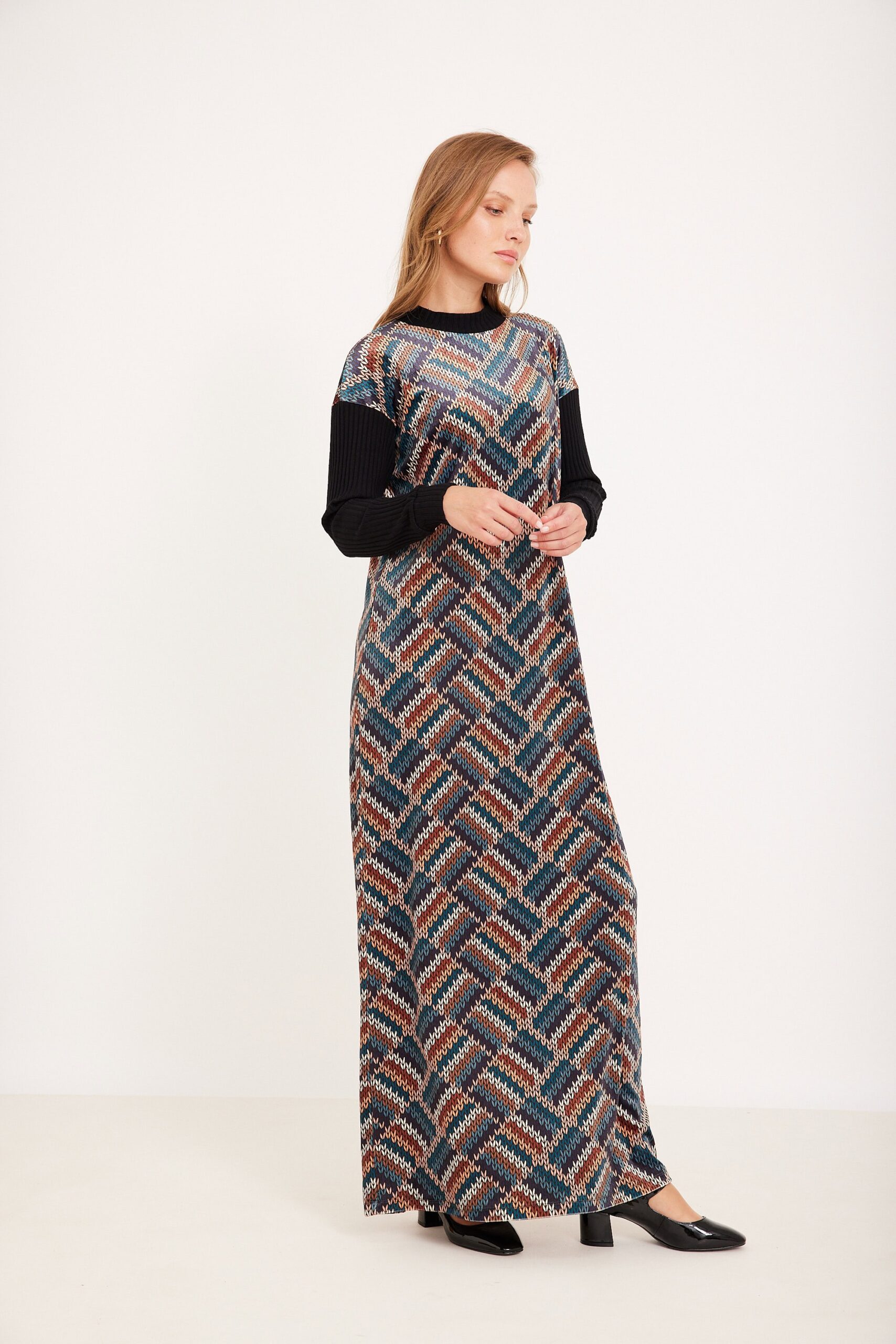 שמלת דפוס רקום שמלת דפוס רקום