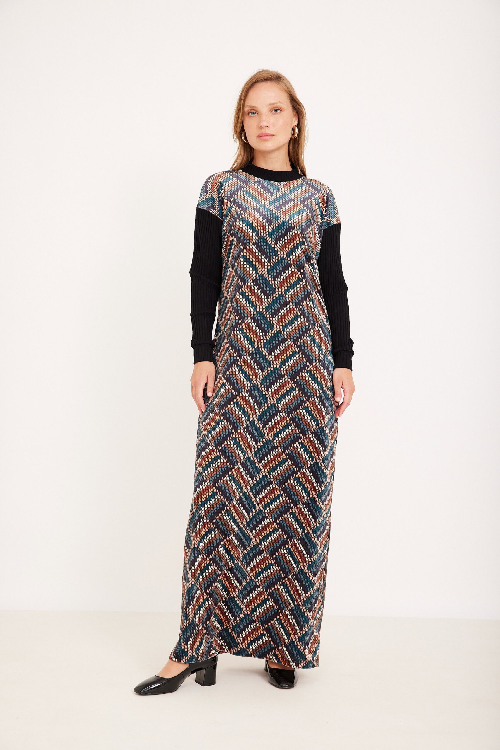 שמלת דפוס רקום שמלת דפוס רקום