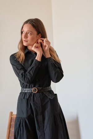 חולצת שורה שחורה, אופנה נוחה ללבוש, פריטים אלגנטיים לכלל האירועים.