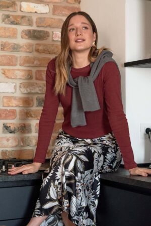 אלט טקסט: בגדי אופנה נוחים ללבוש של אורדמן, סטייל מוקפד לנוחות יומיומית.