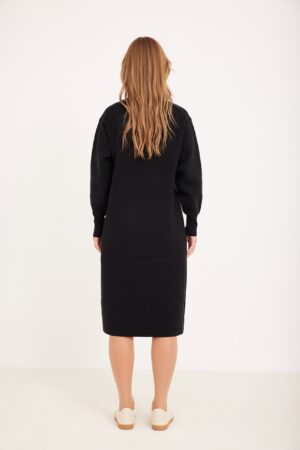 שמלת סופט קלאסית לנשים נוחה ואופנתית מושלמת ללבוש יומיומי.