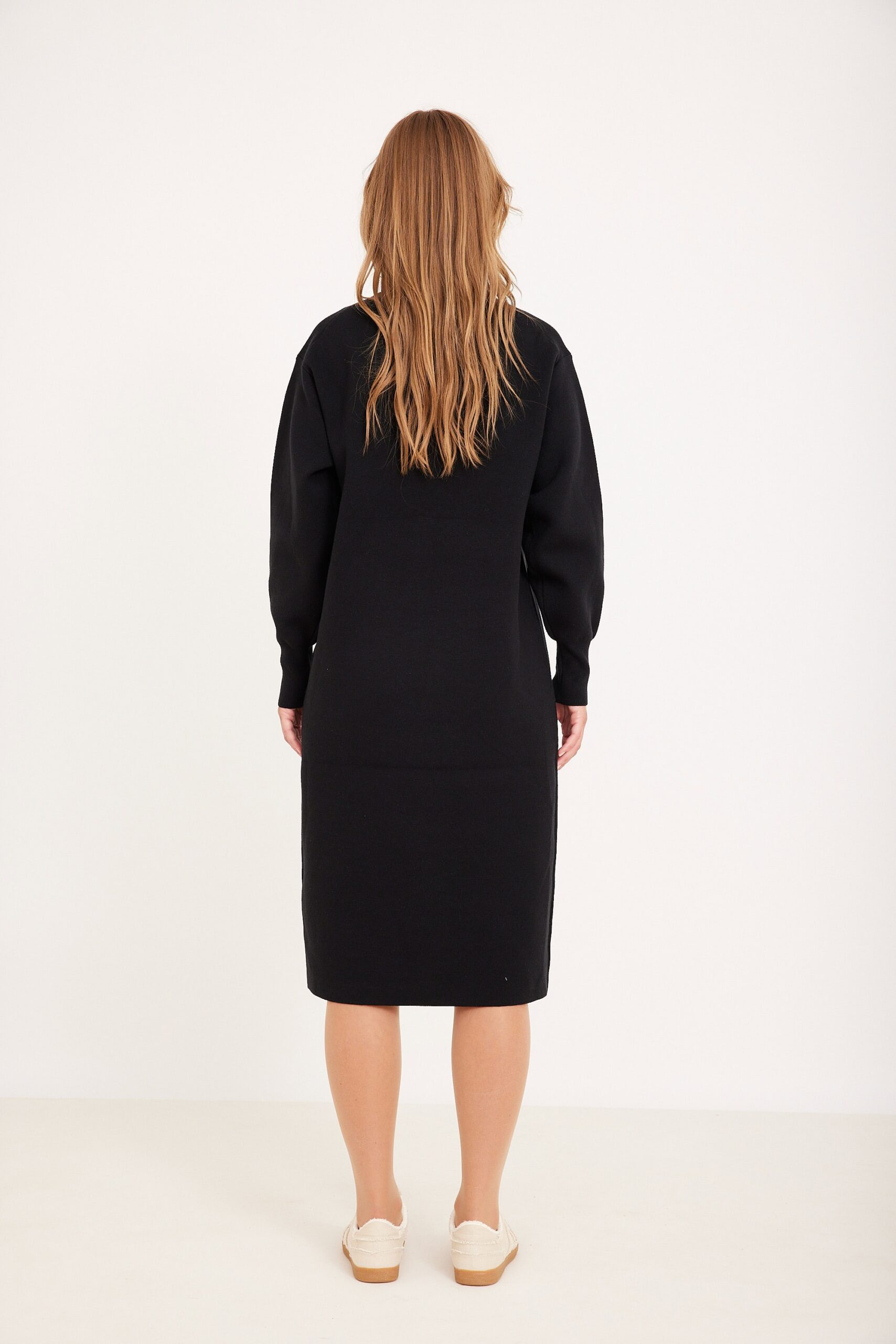 שמלת סריג שחור שמלת סופט קלאסית לנשים נוחה ואופנתית מושלמת ללבוש יומיומי.