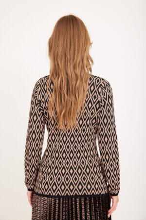 רכבת אופנתית בעיצוב נוחה ומעניינת עם דוגמת גיאומטרית אופנתית לנשים.