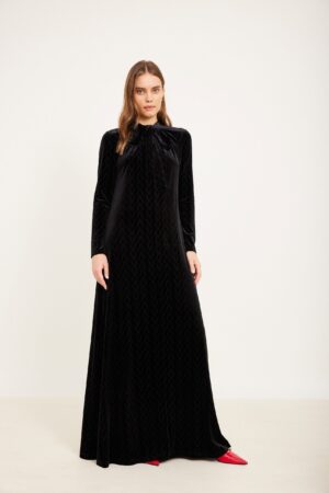 שמלת פאף שחורה אלגנטית לנשים בעיצוב אופנה יוקרתי.