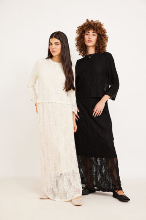 כיסוי מהודר של בגדי אופנה אלסטיים ונוחים, תופסת את המושג אופנה שנוח ללבוש.