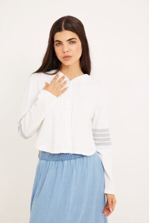 רצועות אופנתיות לנשים עם גזרות נוחות ואלגנטיות.