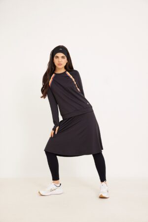 נעלי ספורט נוחות עם עיצוב אופנתי לנשים.