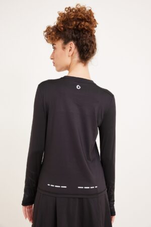 חולצת ספורט שחורה
