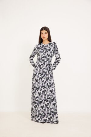 שמלות אופנה נוחות ללבוש, עיצוב מודרני ואיכותי, לנשים הרוצות לייפות ולהרגיש בנוח.