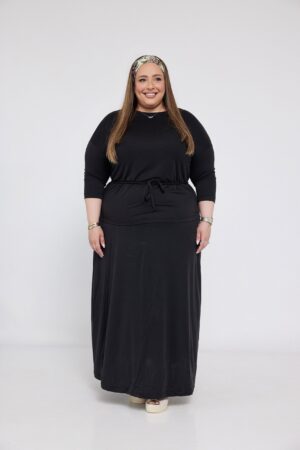 שמלות אופנתיות לנשים במידות גדולות, נוחות ללבוש וסטייל ייחודי.