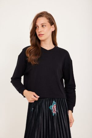 חולצת קרופ שחורה