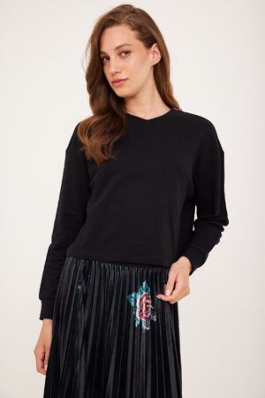 חולצת קרופ שחורה