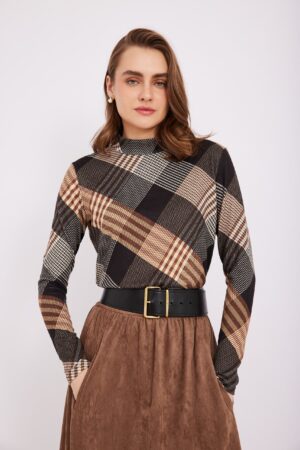 חולצת משבצות מחממת ואלגנטית לנשים, נוחה ללבוש באופנה טרנדית ומרגיעה.