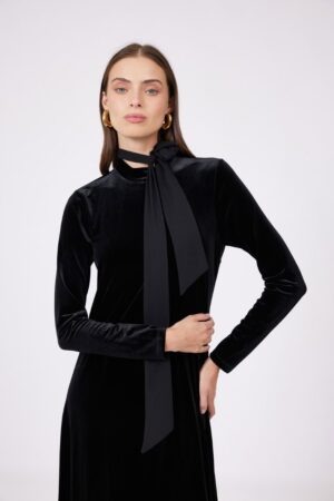 שמלת קטיפה קשירה שחורה