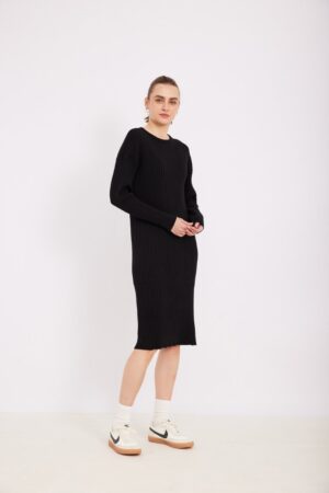 שמלת סריג שחורה